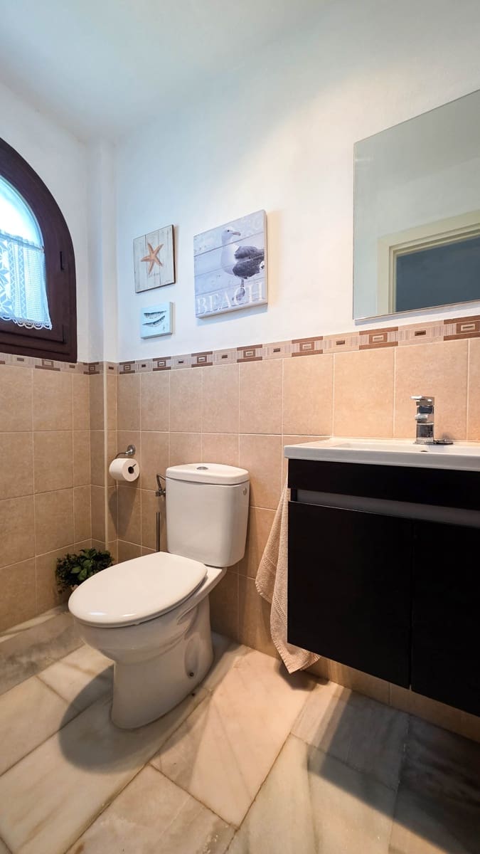 3 sovrum Hus till salu i La Duquesa / Puerto de la Duquesa med pool - 485 000 € (Ref: 9859063)