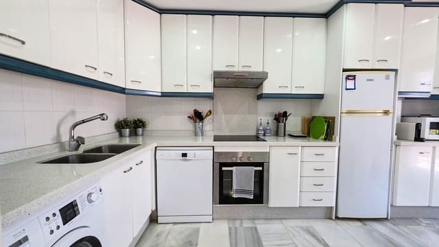 3 sovrum Hus till salu i La Duquesa / Puerto de la Duquesa, Manilva med pool - 485 000 € (Ref: 9859063)