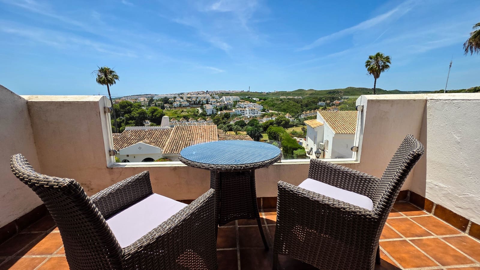 3 sovrum Hus till salu i La Duquesa / Puerto de la Duquesa med pool - 485 000 € (Ref: 9859063)