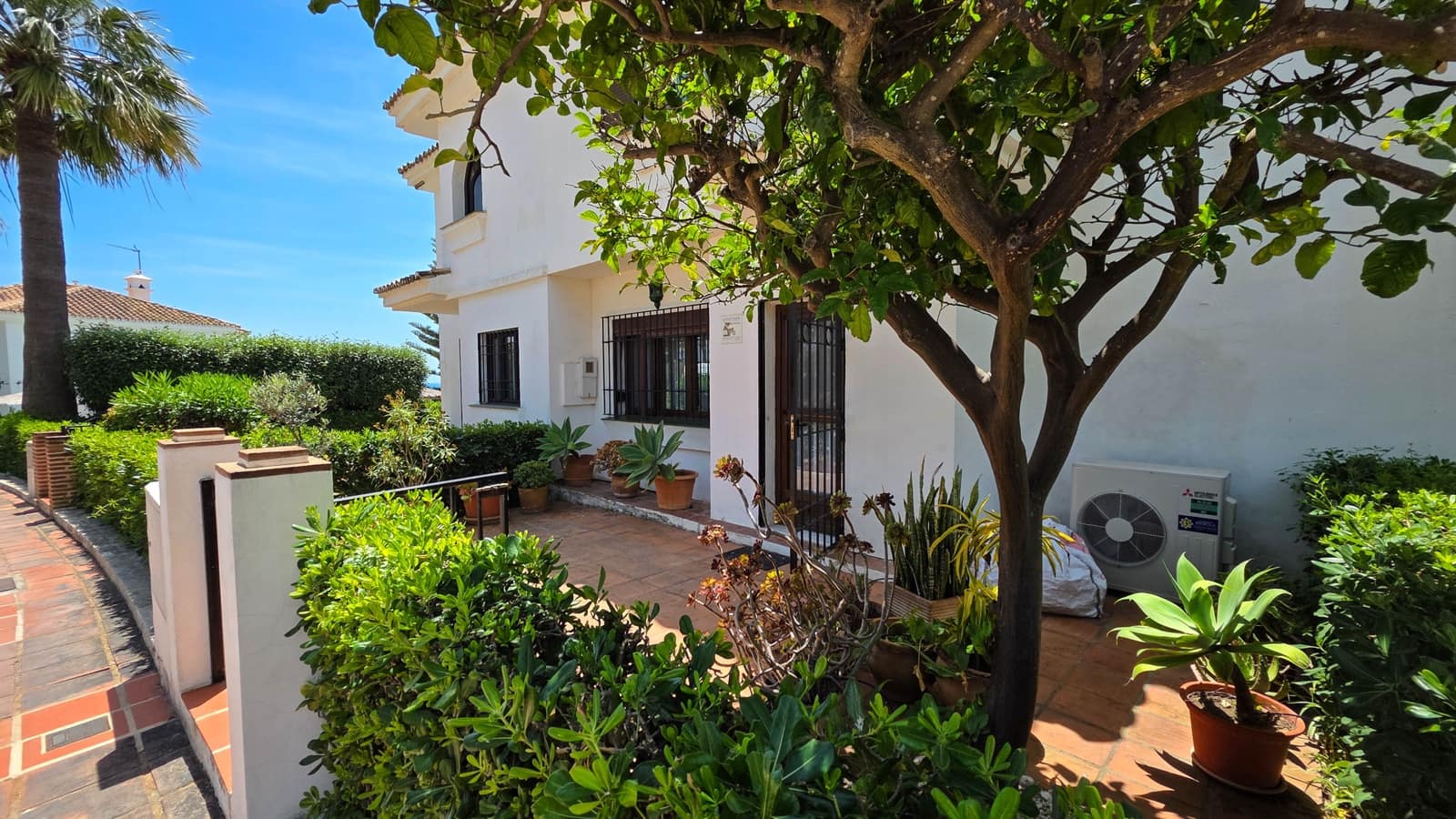 3 sovrum Hus till salu i La Duquesa / Puerto de la Duquesa med pool - 485 000 € (Ref: 9859063)