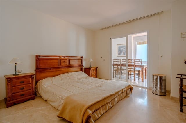 2 slaapkamer Penthouse te koop in San Pedro de Alcantara, Marbella met zwembad garage - € 749.000 (Ref: 9860819)
