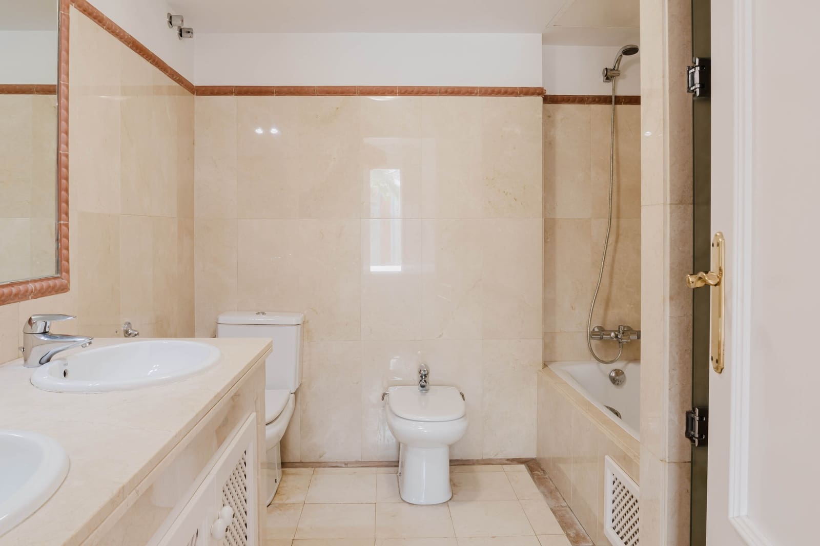 2 soveværelse Lejlighed til salg i Casares med swimmingpool garage - € 625.000 (Ref: 9919077)