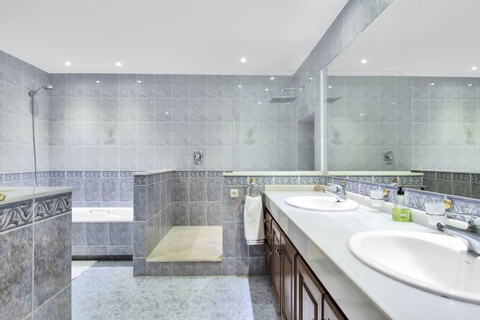4 Zimmer Villa zu verkaufen in San Pedro de Alcantara mit Pool Garage - 2.100.000 € (Ref: 9922830)