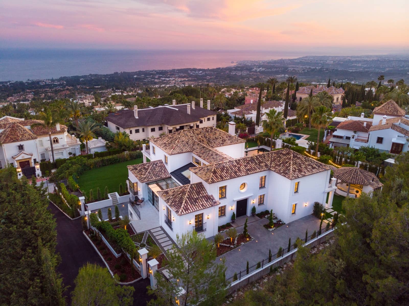 6 bedroom Villa for sale in Marbella with pool garage - € 10,995,000 (Ref: 9937310)