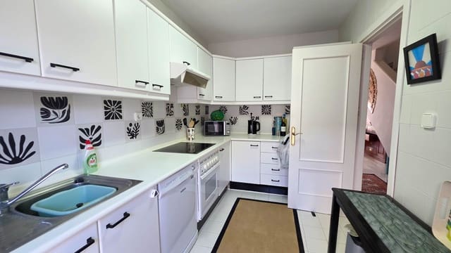 3 makuuhuone Omakotitalo myytävänä paikassa La Duquesa / Puerto de la Duquesa, Manilva mukana uima-altaan 
autotalli - 515 000 € (Ref: 9944924)