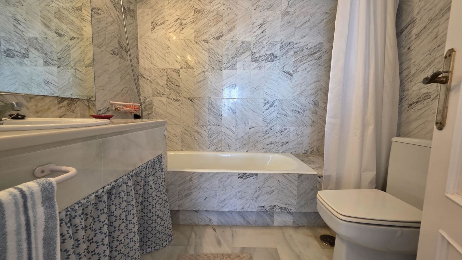 3 quarto Casa em Banda para venda em La Duquesa / Puerto de la Duquesa com piscina garagem - 515 000 € (Ref: 9944924)