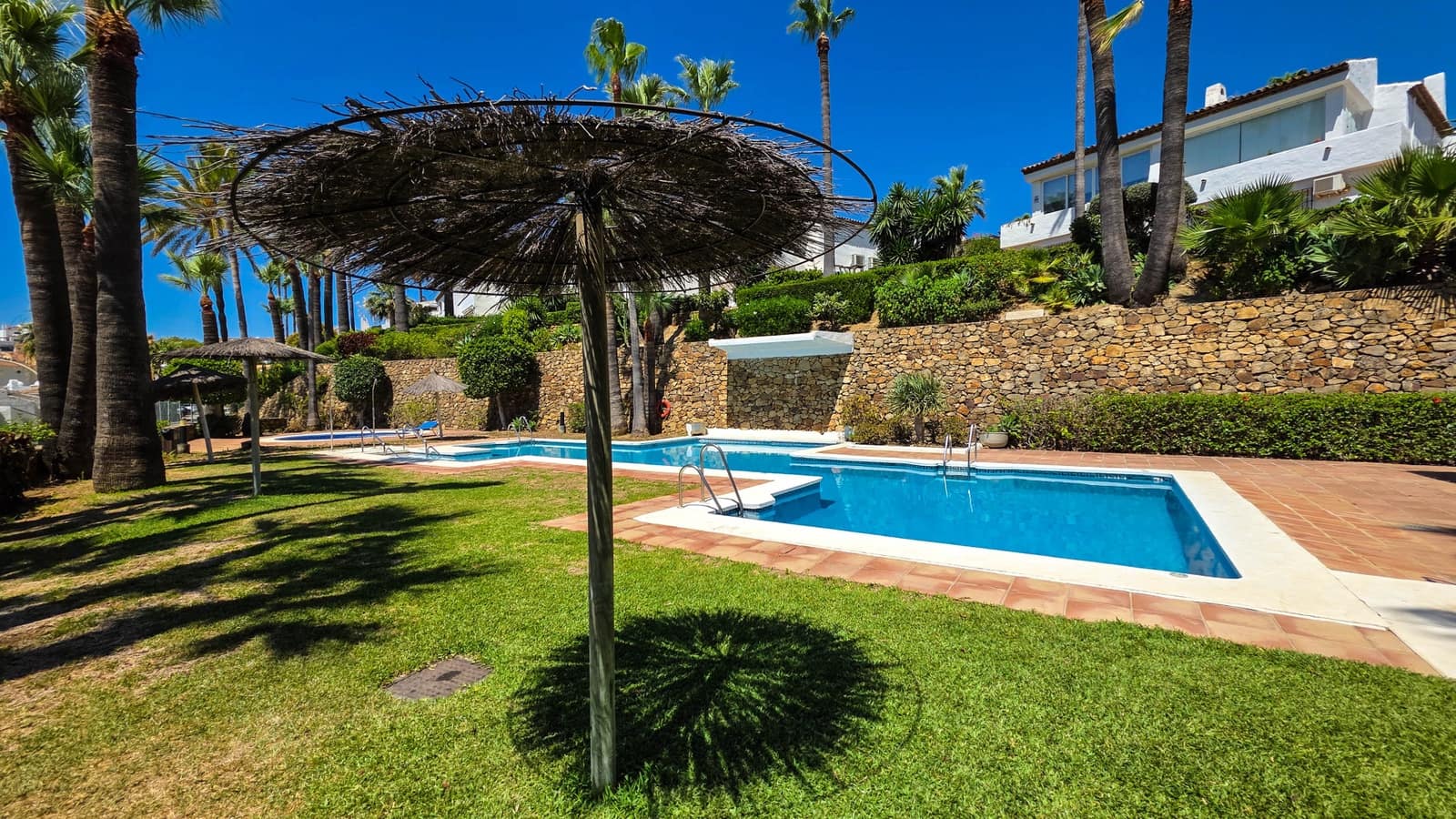 3 quarto Casa em Banda para venda em La Duquesa / Puerto de la Duquesa com piscina garagem - 515 000 € (Ref: 9944924)