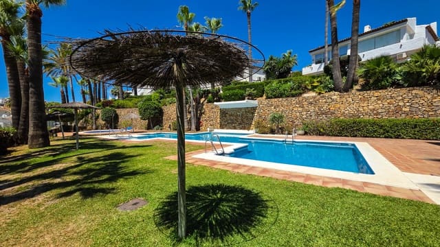 3 makuuhuone Omakotitalo myytävänä paikassa La Duquesa / Puerto de la Duquesa, Manilva mukana uima-altaan 
autotalli - 515 000 € (Ref: 9944924)