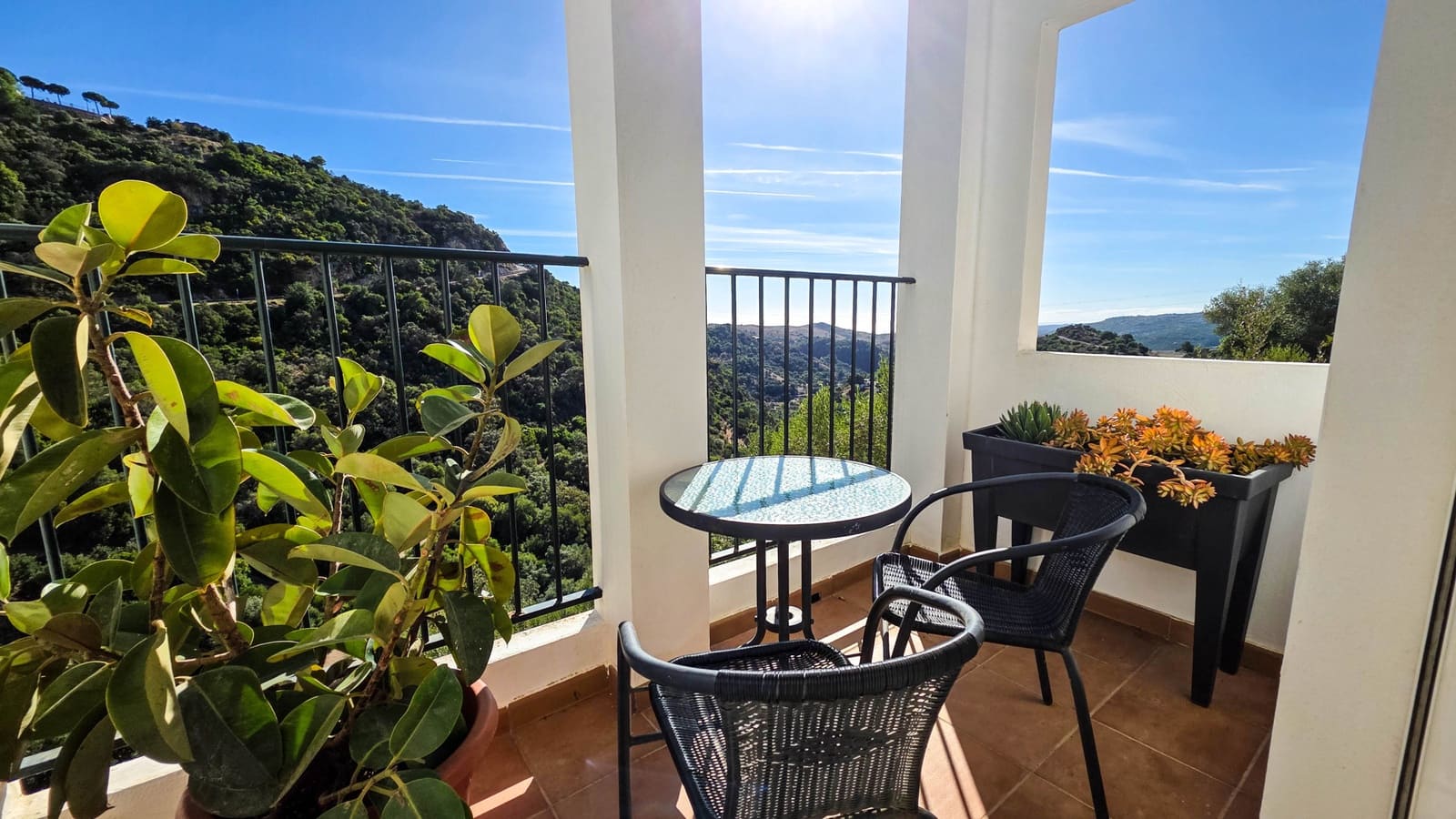 3 soveværelse Semi-Rækkehus til salg i Casares med swimmingpool - € 340.000 (Ref: 9950743)