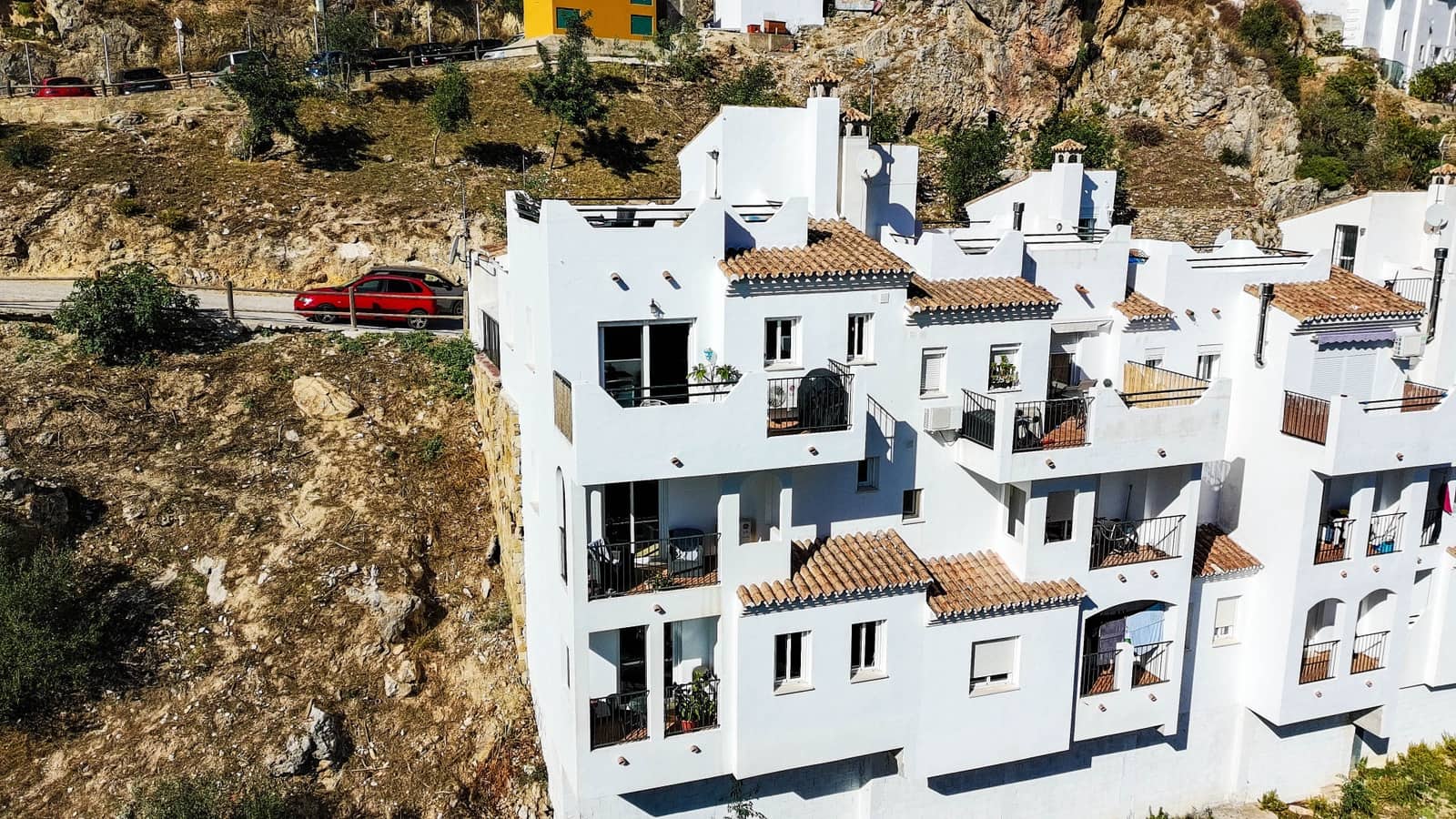 3 soveværelse Semi-Rækkehus til salg i Casares med swimmingpool - € 340.000 (Ref: 9950743)