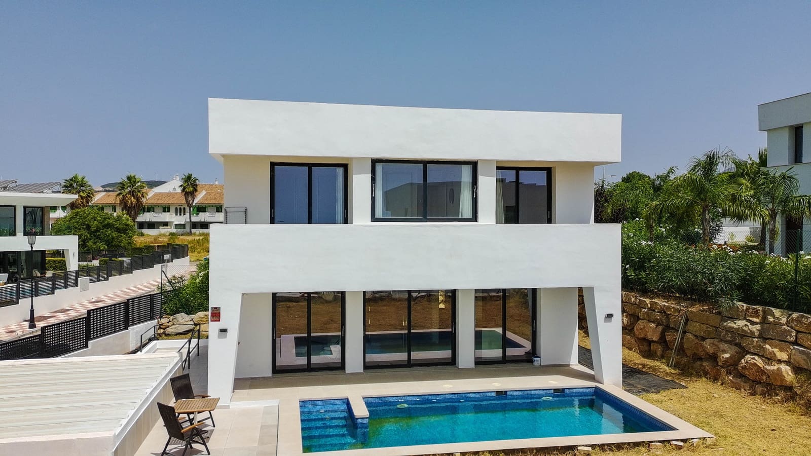 Chalet de 3 habitaciones en Manilva en venta con piscina garaje - 1.095.000 € (Ref: 9966102)