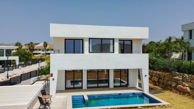 Chalet de 3 habitaciones en Manilva en venta con piscina garaje - 1.095.000 € (Ref: 9966102)