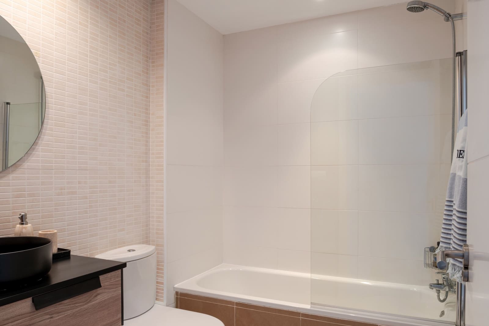 2 chambre Appartement à vendre à Benahavis avec piscine garage - 440 000 € (Ref: 9972291)