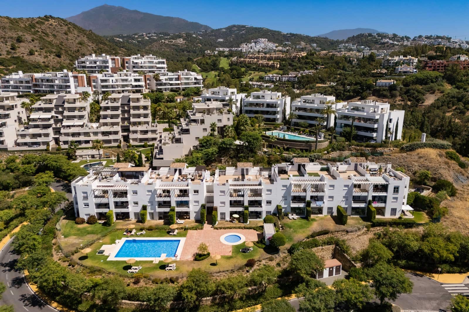 2 chambre Appartement à vendre à Benahavis avec piscine garage - 440 000 € (Ref: 9972291)