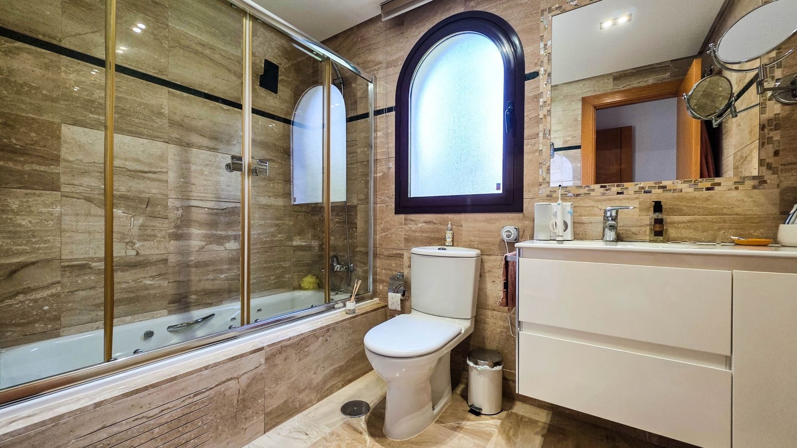 Apartamento de 3 habitaciones en Casares en venta con piscina garaje - 399.000 € (Ref: 9993641)
