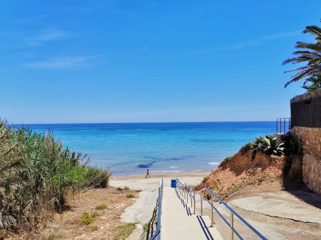 3 Zimmer Haus zu verkaufen in Villamartin mit Pool - 165.000 € (Ref: 9235142)