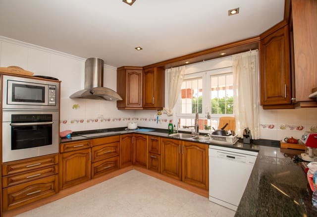 4 slaapkamer Villa te koop in Orihuela Costa, Orihuela met zwembad garage - € 799.900 (Ref: 9263739)