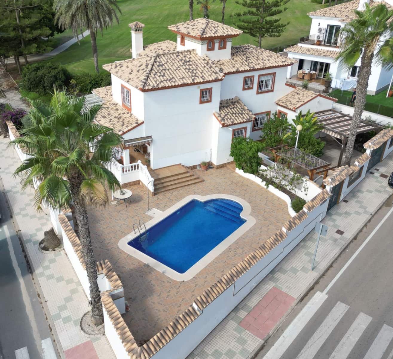 4 slaapkamer Villa te koop in Orihuela Costa met zwembad garage - € 799.900 (Ref: 9263739)