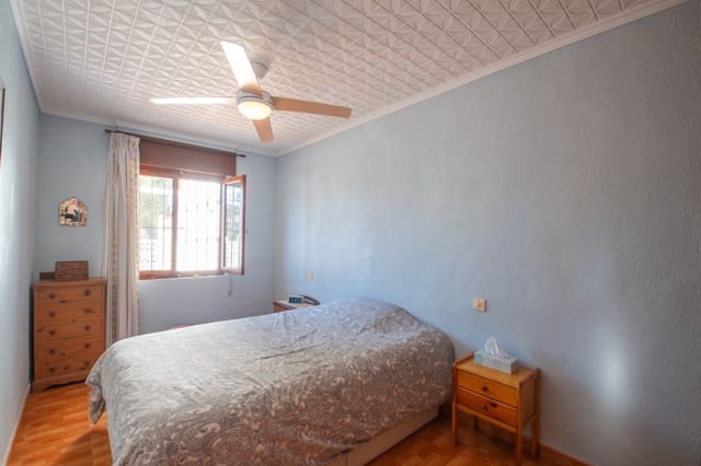 2 quarto Bungalow para venda em Torrevieja com piscina garagem - 129 999 € (Ref: 9516400)