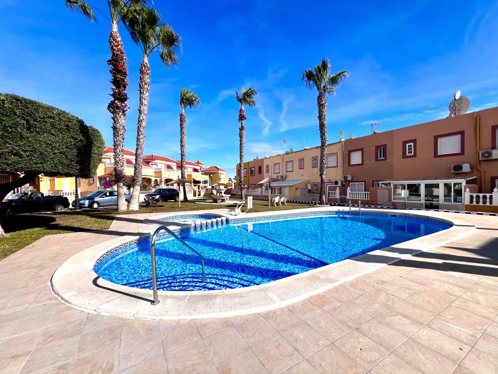 2 soveværelse Rækkehus til salg i Orihuela Costa med swimmingpool - € 225.000 (Ref: 9534815)