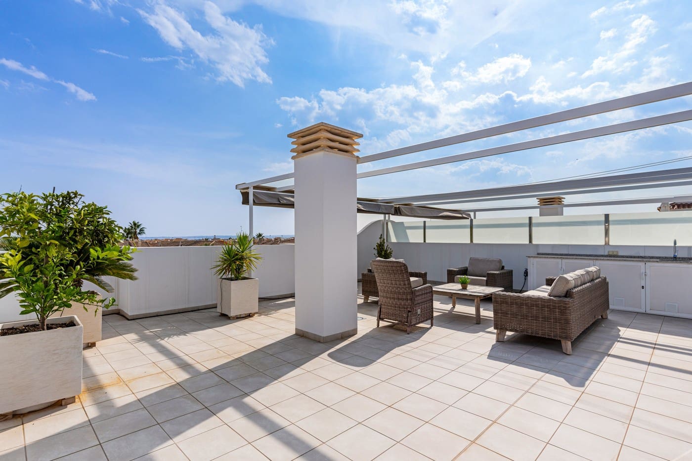 3 bedroom Flat for sale in Dona Pepa with pool - € 330,000 (Ref: 9550243)