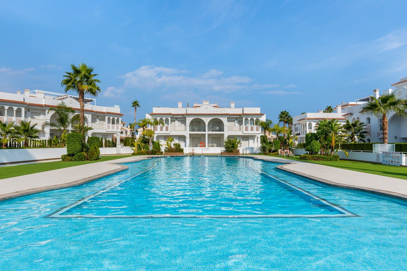 3 bedroom Flat for sale in Dona Pepa with pool - € 330,000 (Ref: 9550243)