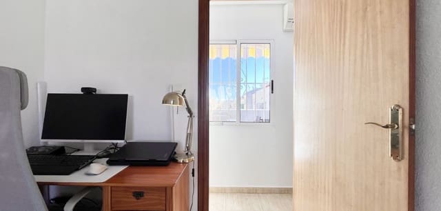 3 chambre Villa/Maison Semi-Mitoyenne à vendre à Torrevieja - 156 000 € (Ref: 9550281)