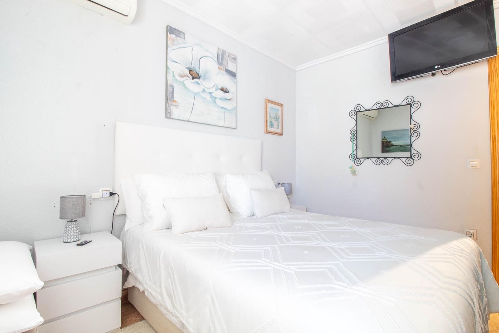 Bungalow de 2 habitaciones en El Chaparral en venta con piscina - 149.000 € (Ref: 9578972)