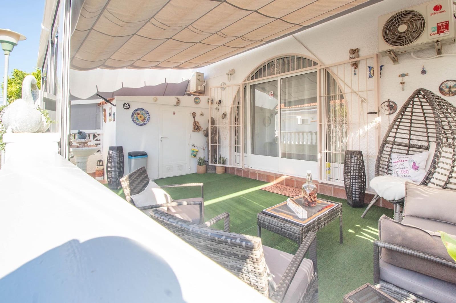 Bungalow de 2 habitaciones en El Chaparral en venta con piscina - 149.000 € (Ref: 9578972)