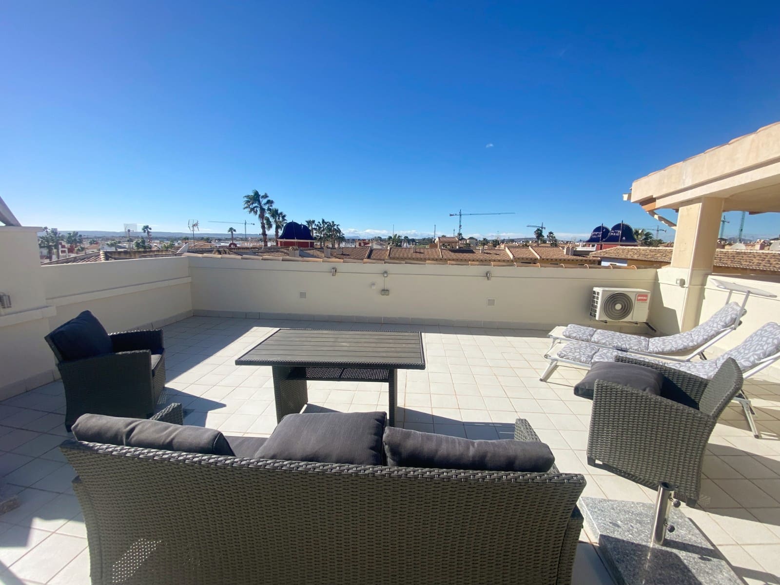 2 soveværelse Lejlighed til salg i Dona Pepa med swimmingpool - € 182.000 (Ref: 9598125)