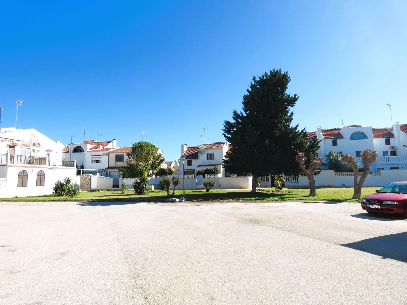 2 slaapkamer Bungalow te koop in Torrevieja met zwembad - € 139.000 (Ref: 9617077)