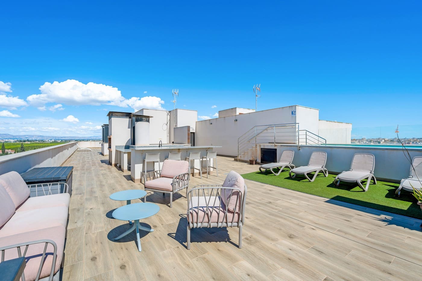 2 bedroom Flat for sale in Formentera del Segura with pool - € 199,900 (Ref: 9617086)