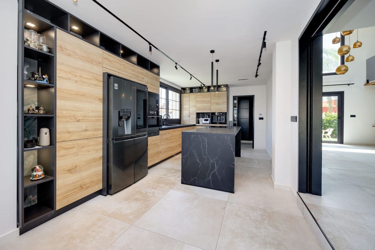 5 slaapkamer Villa te koop in Torrevieja - € 1.250.000 (Ref: 9645991)