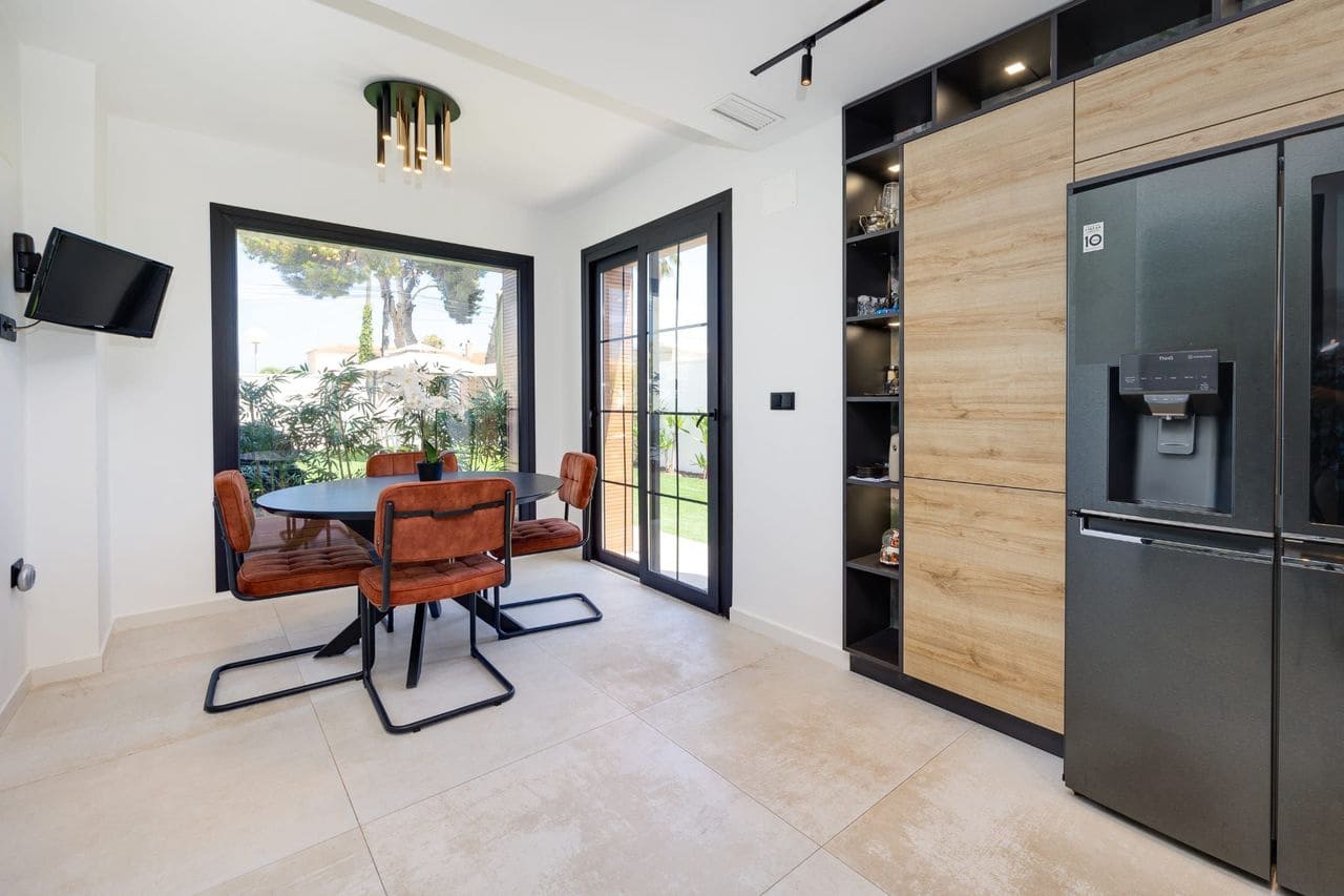 5 slaapkamer Villa te koop in Torrevieja - € 1.250.000 (Ref: 9645991)