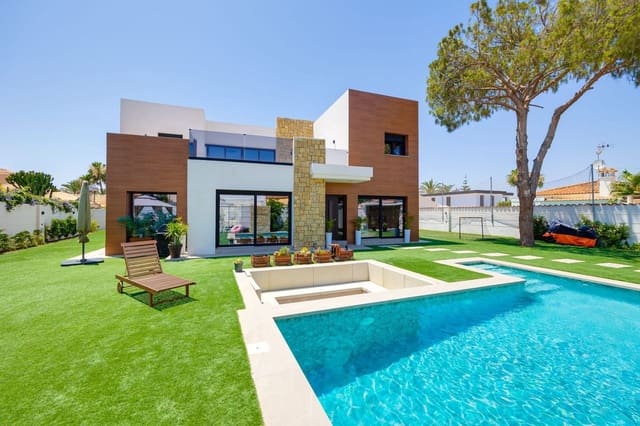 5 slaapkamer Villa te koop in Torrevieja - € 1.250.000 (Ref: 9645991)