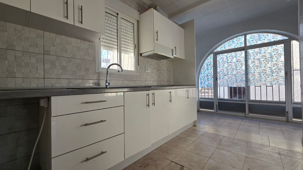 3 makuuhuone Huvila myytävänä paikassa Torrevieja - 330 000 € (Ref: 9645992)