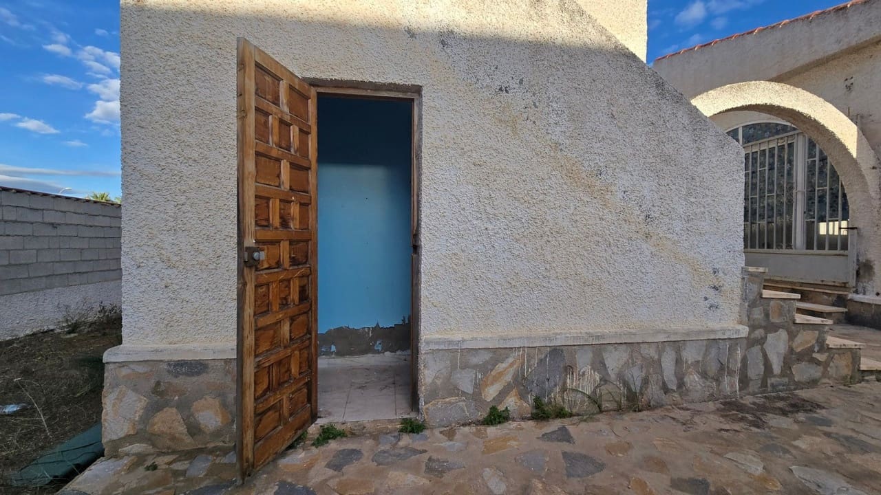 3 makuuhuone Huvila myytävänä paikassa Torrevieja - 330 000 € (Ref: 9645992)