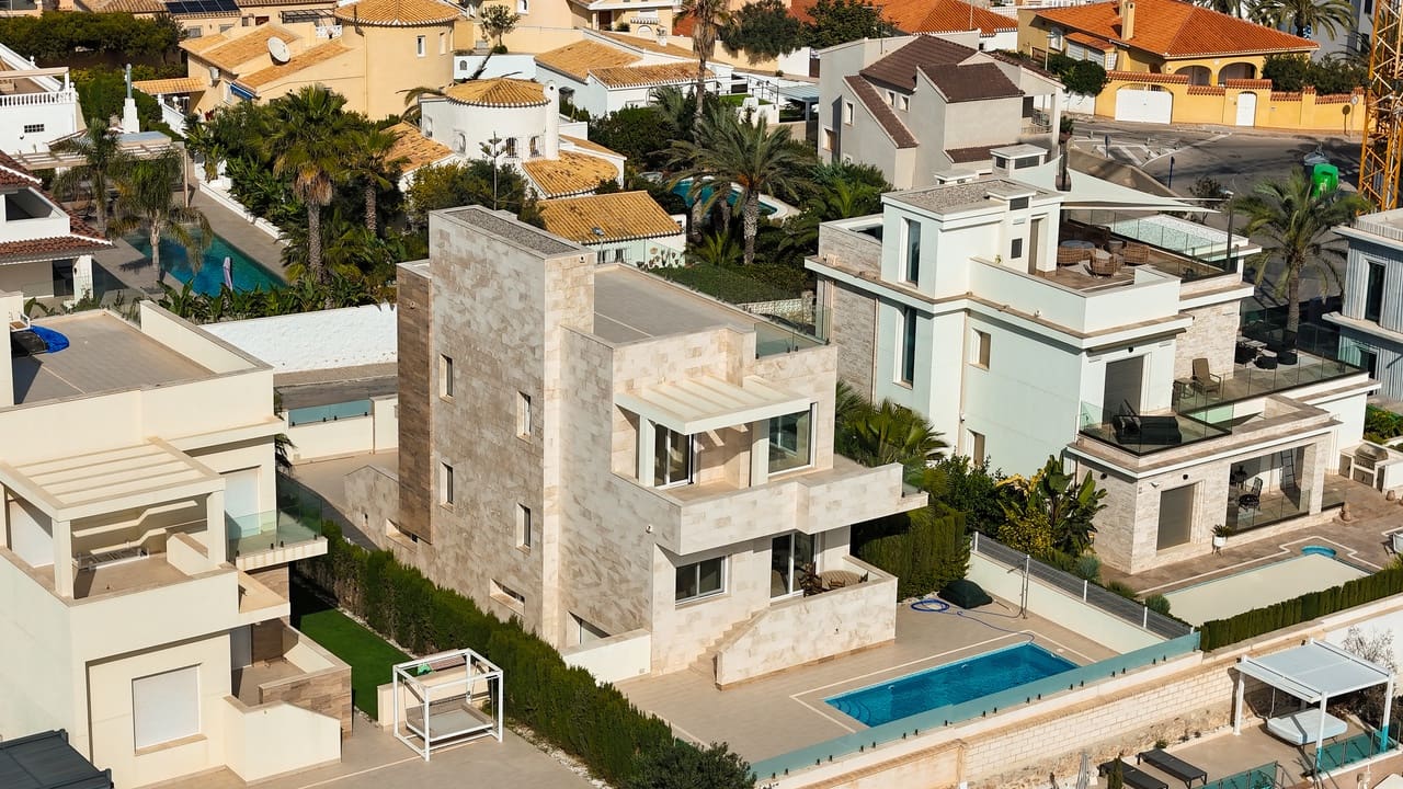 5 soveværelse Villa til salg i La Zenia - € 1.500.000 (Ref: 9645999)