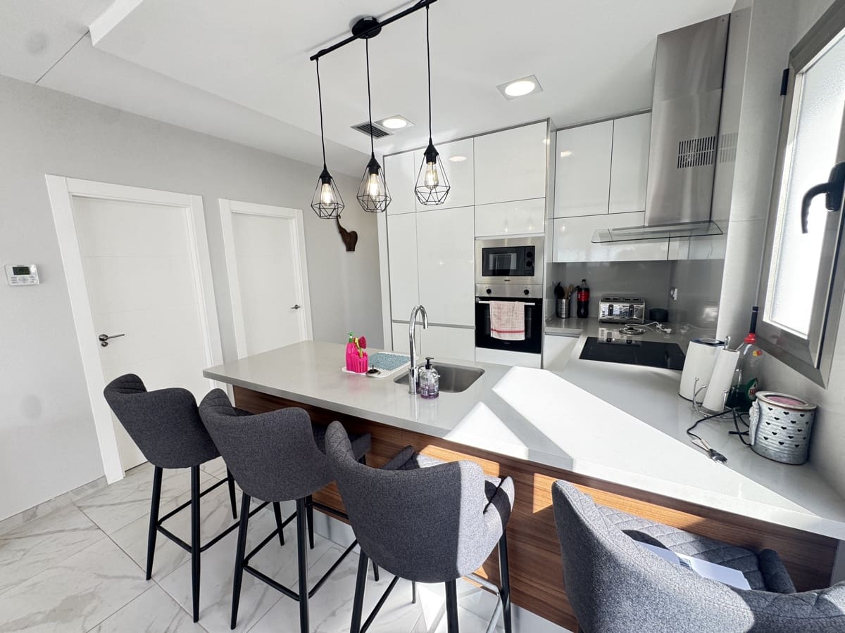 5 makuuhuone Huvila myytävänä paikassa Villamartin - 480 000 € (Ref: 9646002)