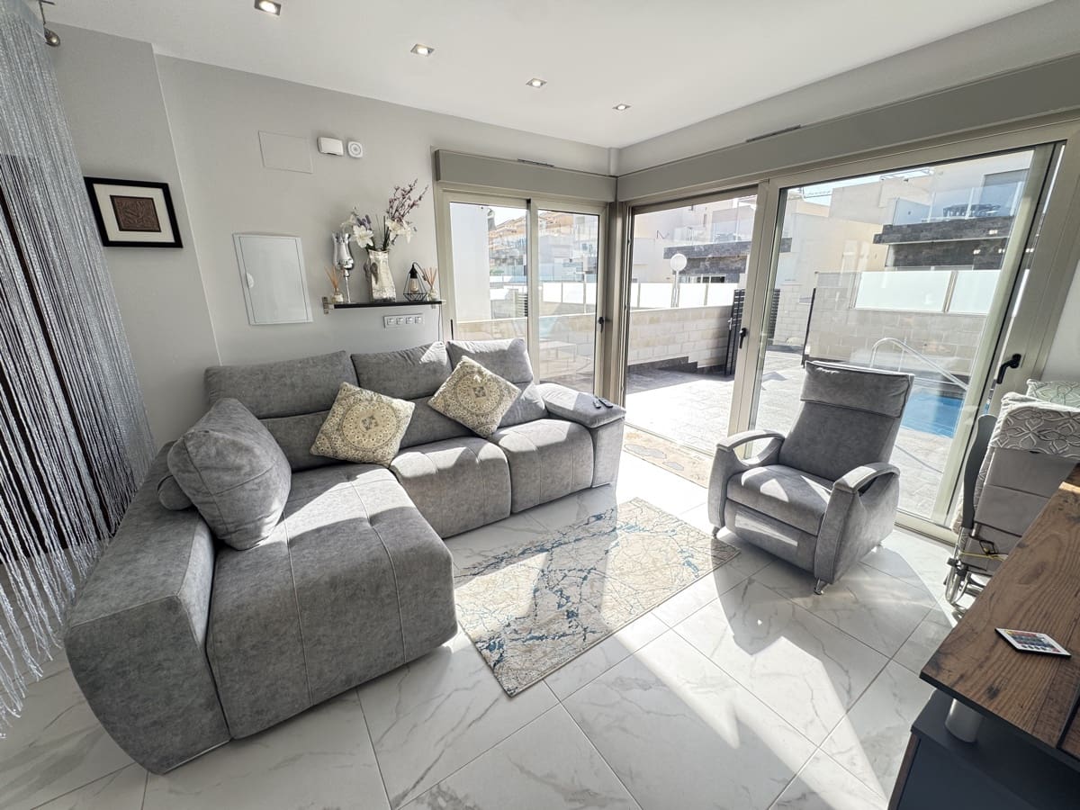 5 makuuhuone Huvila myytävänä paikassa Villamartin - 480 000 € (Ref: 9646002)