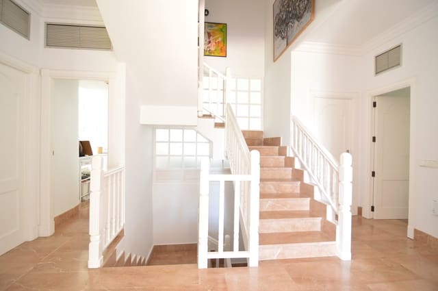 4 makuuhuone Huvila myytävänä paikassa Torrevieja - 890 000 € (Ref: 9646009)