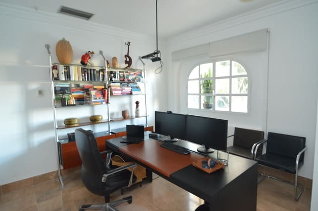 4 makuuhuone Huvila myytävänä paikassa Torrevieja - 890 000 € (Ref: 9646009)