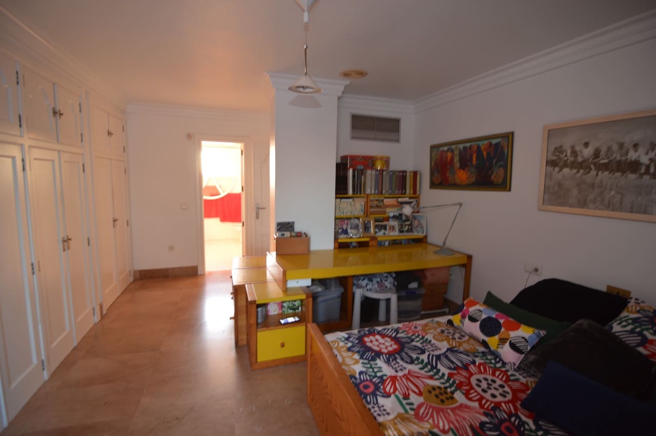 4 makuuhuone Huvila myytävänä paikassa Torrevieja - 890 000 € (Ref: 9646009)