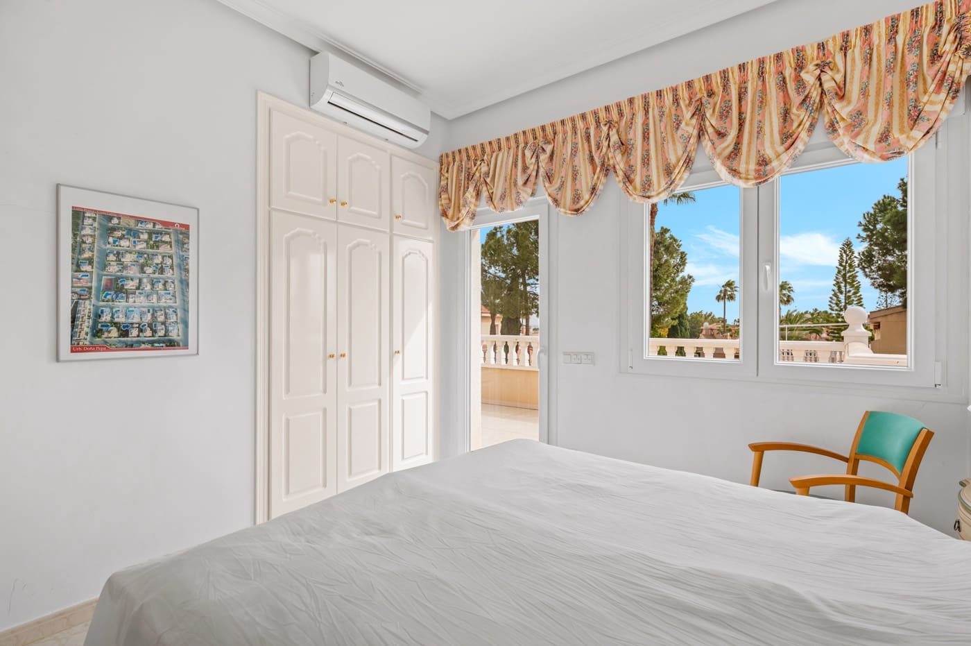 Chalet de 4 habitaciones en Ciudad Quesada en venta - 750.000 € (Ref: 9656770)