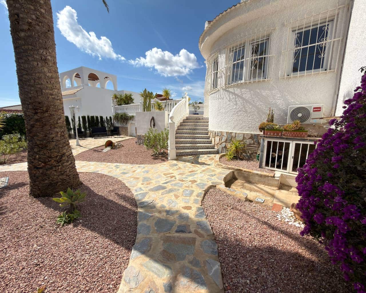 Chalet de 3 habitaciones en Ciudad Quesada en venta con piscina - 625.000 € (Ref: 9676288)