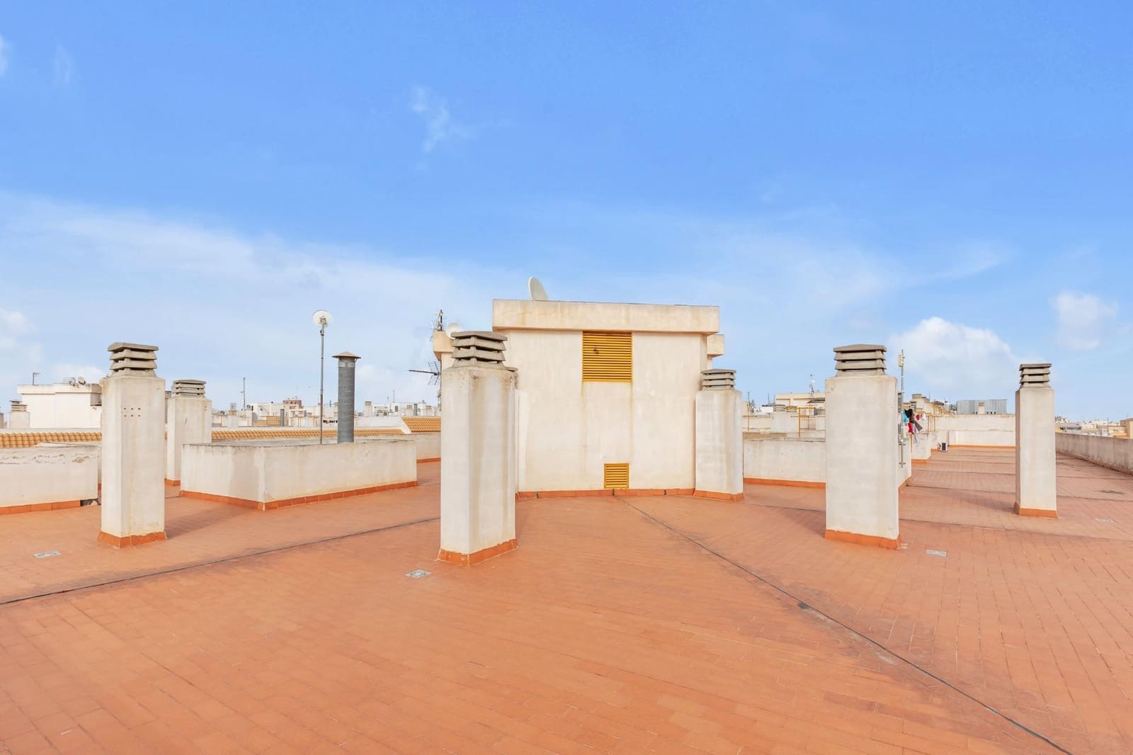 3 slaapkamer Penthouse te koop in Torrevieja met zwembad - € 189.000 (Ref: 9676294)