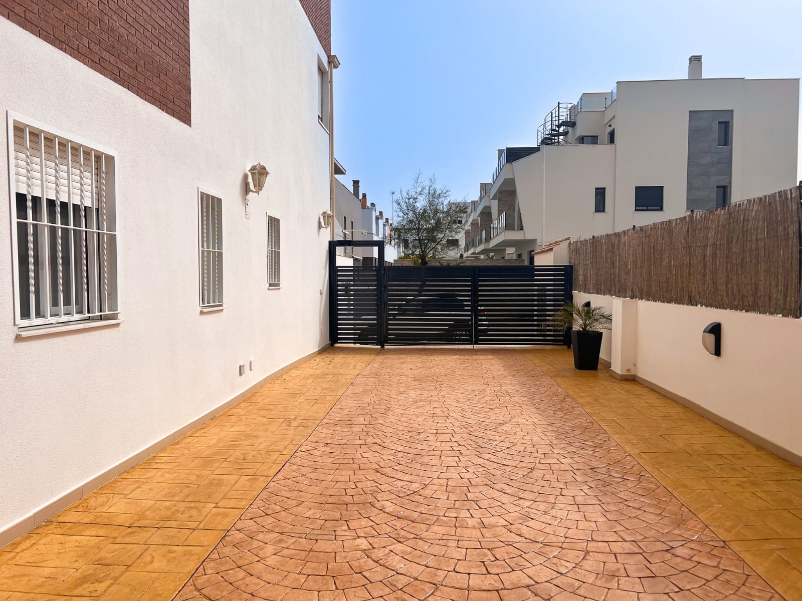 3 bedroom Flat for sale in Guardamar del Segura - € 289,900 (Ref: 9676295)