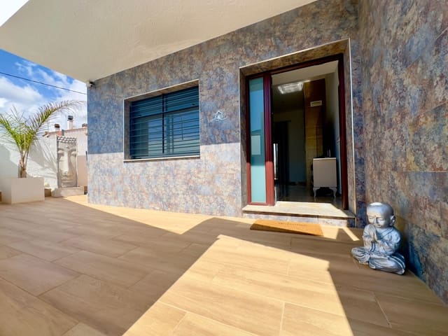 4 bedroom Villa for sale in Torre de la Horadada, Pilar de la Horadada with pool - € 595,000 (Ref: 9676299)