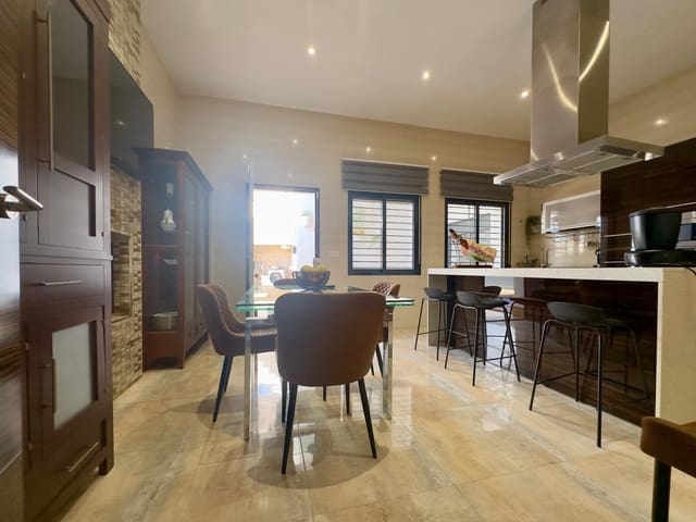 4 bedroom Villa for sale in Torre de la Horadada, Pilar de la Horadada with pool - € 595,000 (Ref: 9676299)