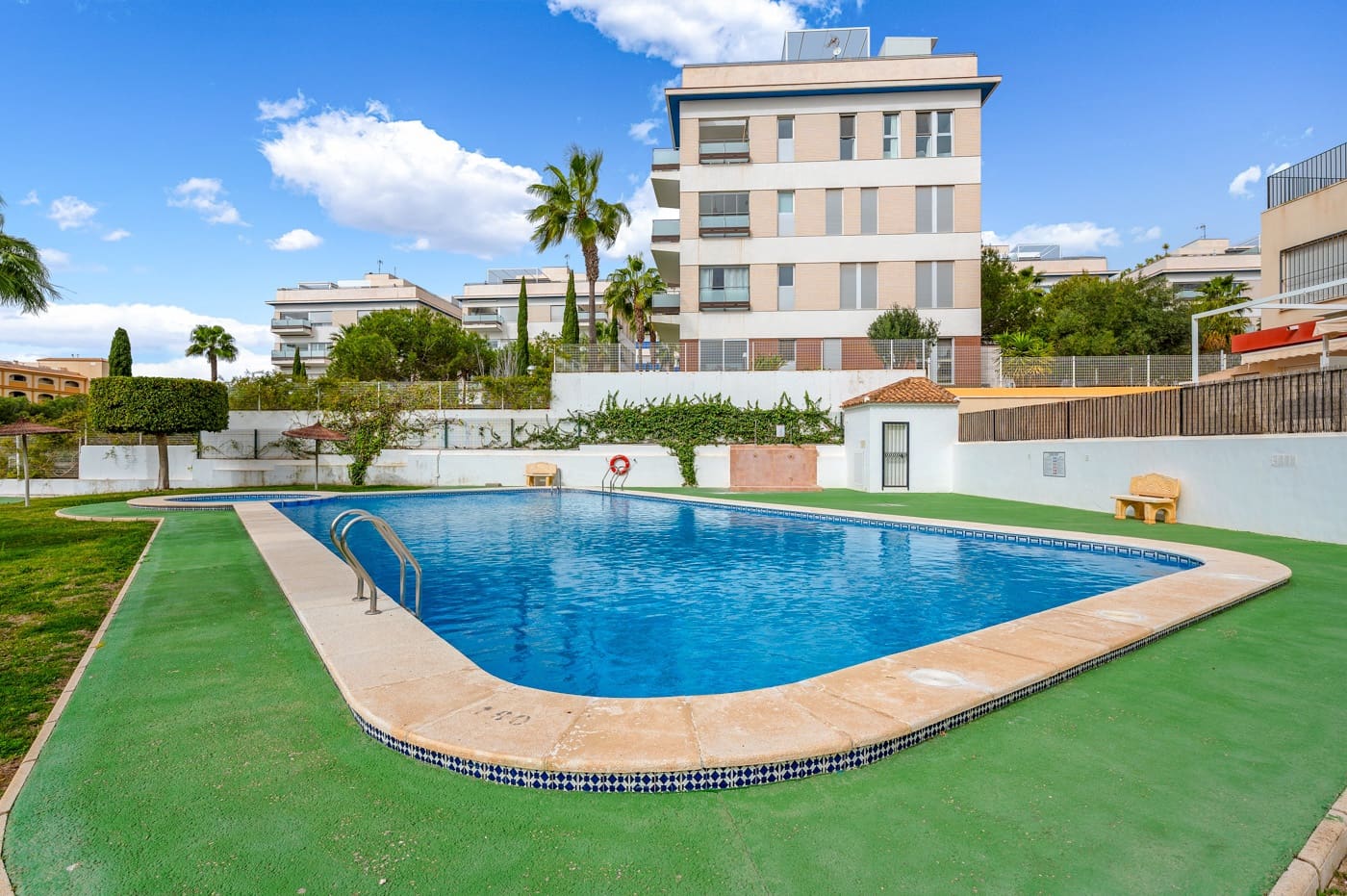 3 makuuhuone Rivitalo myytävänä paikassa Villamartin mukana uima-altaan - 345 000 € (Ref: 9676306)